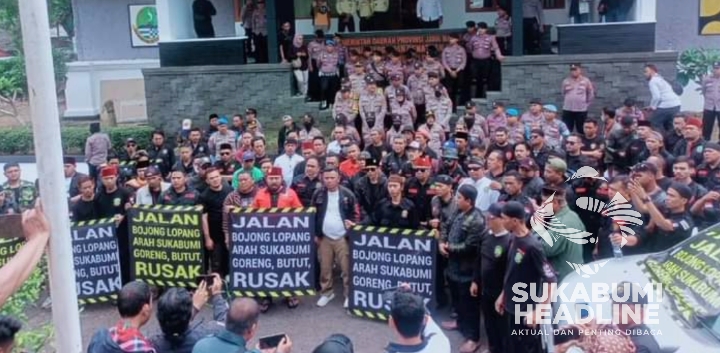 Kesal Jalan Rusak Bertahun Tahun Warga Jampang Tengah Dan Lengkong