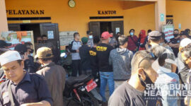 Massa berunjuk rasa di depan Kantor Kecamatan Bojonggenteng. | Foto: Istimewa