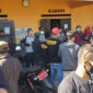 Massa berunjuk rasa di depan Kantor Kecamatan Bojonggenteng. | Foto: Istimewa