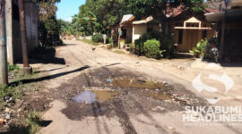 Jalan Pakuwon Bojonggenteng Sukabumi rusak berlubang. | Foto: Andika Putra