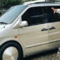 Omesh dan mobil kesayangannya Mercedes-Benz Vito | Foto: Instagram @dianayulestari