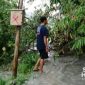 material longsor tutupi jalan I istimewa