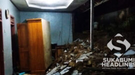 Dinding rumah warga Pakuwon ambruk. l Anry Wijaya
