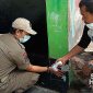 Petugas dari Satpol PP cek kondisi salah satu tiang sekolah I Istimewa

