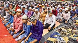 Muslim India melakukan shoat Jumat I Istimewa