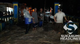 Suasana warga saat mengatur arus lalin Jalan Nasional Palabuhanratu. l Istimewa
