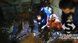 Evakuasi korban tertimbun longsor Cibadak. l Istimewa
