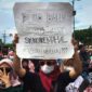 Tulisan sindiran buruh perempuan Sukabumi. l Eka Lesmana