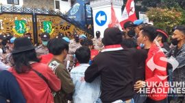 Unjuk rasa GMNI di Balai Kota Sukabumi. l Eka Lesmana
