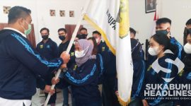 KONI Kabupaten Sukabumi Sirodjudin melepas 19 atlet putra-putri karate. l Eka Lesmana