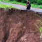 Jalan menuju Kampung Ciporekat, Desa Sangrawayang amblas. l Istimewa