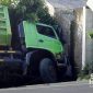 Truk kecelakaan di Baros. l Eka Lesmana