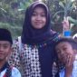 Alvi Rahayu bersama anak didiknya. l Dok. Pribadi