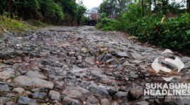 Jalan rusak di Desa Ridogalih, Cikakak, Sukabumi. l Dok. sukabumiheadlines.com
