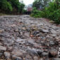 Jalan rusak di Desa Ridogalih, Cikakak, Sukabumi. l Dok. sukabumiheadlines.com
