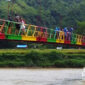 Jembatan Pelangi ketika baru diresmikan. l Istimewa
