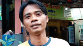 Jerry jualan bubur ayam. l Istimewa
