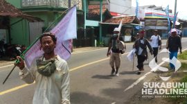 Para petani penggarap eks lahan HGU PT Tybar di Desa Gunung Kramat berjalan kaki menuju Istana Presiden di Jakarta. l Dok. sukabumiheadlines.com
