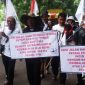 Para petani penggarap eks lahan HGU PT Tybar di Desa Gunung Kramat berjalan kaki menuju Istana Presiden di Jakarta. l Dok. sukabumiheadline.com
