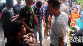 Diduga maling (kaos hitam), nyaris babak belur dimassa. l Dok. sukabumiheadlines.com