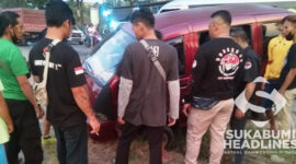 Minibus masuk selokan di Parungkuda. l Ade Yosca Bhararetha