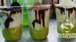 Aneka varian topping minuman alpukat. l Dok. Pribadi
