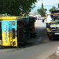 Truk terguling di Parungkuda. l Anry Wijaya
