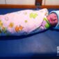 Bayi perempuan dibuang di eras rumah warga Sukamaju. I Dok. sukabumiheadlines.com