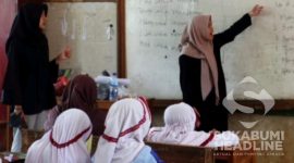 Komunitas GMD saat mengajar di kelas. l Istimewa