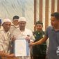 Suasana saat para santri menunjukan berita acara kesepakatan memaafkan P. l Istimewa
