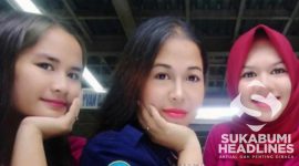 Opin Sopiah (tengah) bersama rekan kerjanya. l Dok. Pribadi