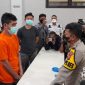Kapolres Sukabumi AKBP Dedy Darmawansyah saat berbincang dengan DR. l Istimewa 
