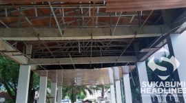 Kondisi Langit Langit Podium alun alun Palabuhanratu, Kabupaten Sukabumi ambruk. l sukabumiheadlines.com
