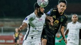 Persebaya vs Persipura. l Istimewa