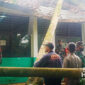 Kondisi bangunan SDN Tamanjaya, Ciemas tertimpa pohon kelapa. l Istimewa
