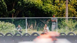 Warga sekitar Sirkuit Mandalika nonton sesi tes. l Istimewa
