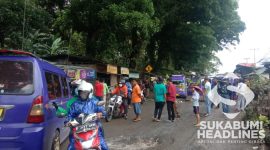 Aksi unjuk rasa jalan rusak di Ciutara, Cicurug. l Istimewa