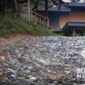 Jalan rusak di Cimalaka. l Facebook Rachmawati Rendra