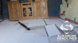 Lantai rusak akibat bencana tanah bergerak di Palabuhanratu. l Istimewa