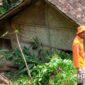 Kondisi rumah tertimpa longsor. l sukabumiheadlines.com 