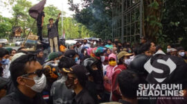 Aksi massa di Gedung DPRD Kabupaten Sukabumi. l Istimewa