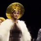 Paula Verhoeven tampil dalam Arab Fashion Week 2022.
