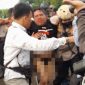 Ade Armando ditelanjangi massa. l Istimewa