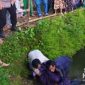 Evakuasi mayat wanita di Surade. l Istimewa
