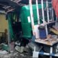 Truk trailer tabrak rumah di Parungkuda. l Fery Heryadi 