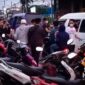 Komunitas YMCS Sukabumi berbagi takjil. l Herpiyana Apandi