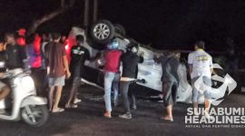 Mobil terbalik di Cikakak. l Istimewa
