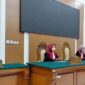 Sidang pengadilan Hendi atau Abah Heni, kakek dari Sukabumi yang mencabuli 10 bocah perempuan. Hakim tinggi PT Bandung. l Istimewa