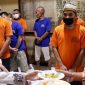 Kapolres Sukabumi dan Ketua Bhayangkari bersama para tahanan. l Istimewa