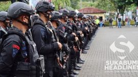 Satuan Brimob Polres Sukabumi bantu pengamanan Jalur Pansela. I Istimewa